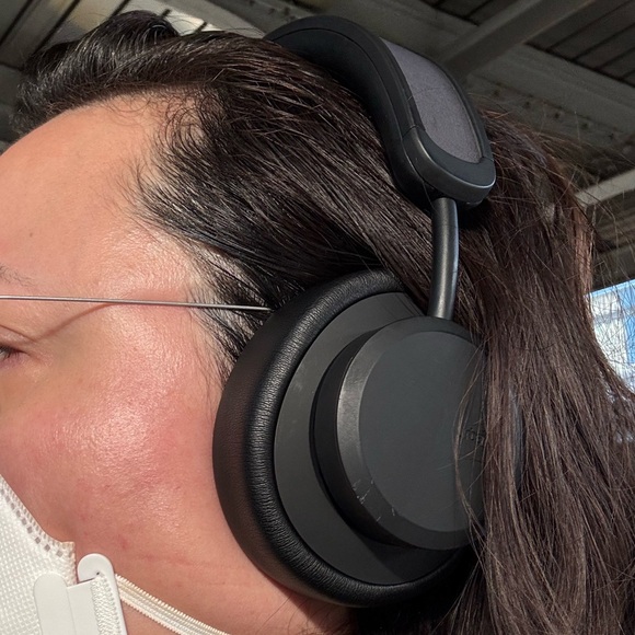 Urbanista Solar Power Noise Canceling Headphones Los Angeles with Case - Picture 8 of 12